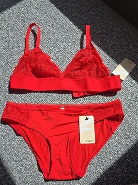 NWT Lively Bright Red Lace Bralette and Bikini Set Size M
